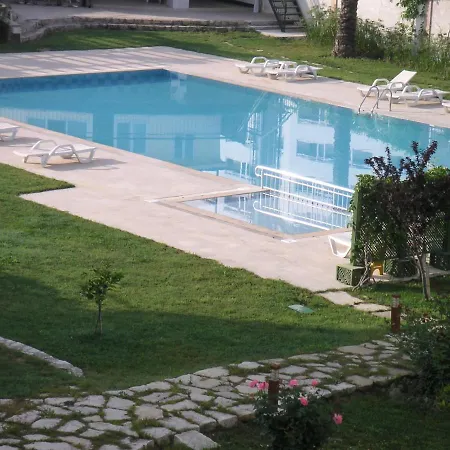 Villa Stunning Large 4 Bed Within Walking Distance Of Everything