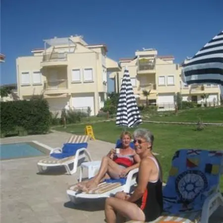 Villa Stunning Large 4 Bed Within Walking Distance Of Everything *